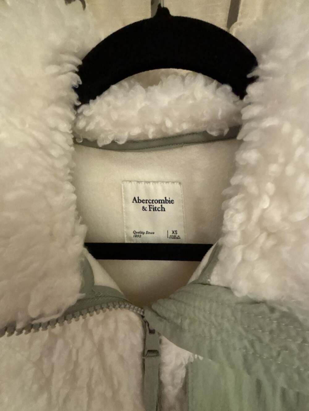 Abercrombie & Fitch Full-Zip Utility Sherpa Jacket In White and Sage Green - Picture 2 of 6